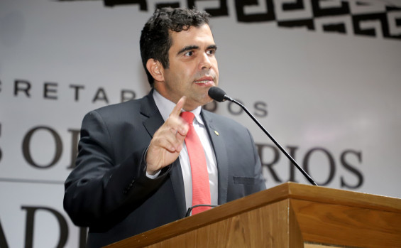 Em momento histórico do Tocantins, governador Wanderlei Barbosa dá posse à secretária dos Povos Originários e Tradicionais, Narubia Werreria