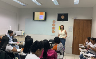 UNACON/HRA leva orientações sobre câncer de pele, para alunos do curso em Estética