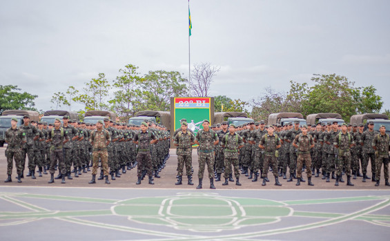 Em solenidade de incorporação de novos soldados ao Exército tocantinense, vice-governador Laurez Moreira ressalta fortalecimento da segurança do país