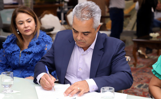 Governador Wanderlei Barbosa e presidente do TJ assinam acordo para regularização de área de Associação dos Servidores do Tribunal