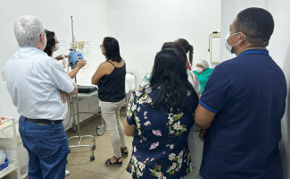 Servidores do Hospital Regional de Dianópolis recebem capacitação sobre o manuseio de bomba de infusão