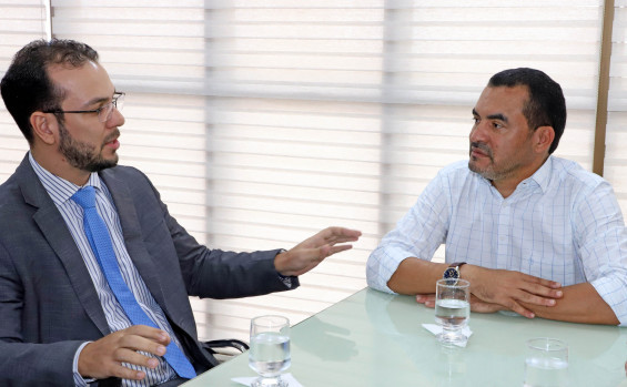 Governador Wanderlei Barbosa e superintendente da Caixa Econômica Federal discutem projetos de habitação para o Tocantins