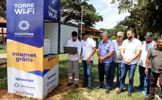 No Jalapão, governador entrega as primeiras torres de projeto que vai conectar comunidades tradicionais do Tocantins ao mundo