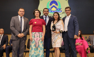 Policiais civis recebem medalhas de mérito e bravura durante solenidade em homenagem ao Dia da Polícia Civil