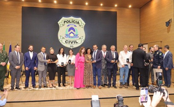 Policiais civis recebem medalhas de mérito e bravura durante solenidade em homenagem ao Dia da Polícia Civil