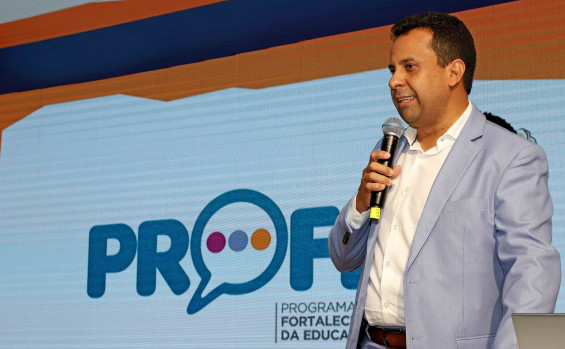 Governo do Tocantins lança o Programa de Fortalecimento da Educação, que proporcionará 11% de reajuste aos professores e bolsa para alunos