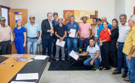 Governo do Tocantins entrega equipamentos de apicultura para associações do Estado