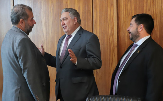 Vice-governador Laurez Moreira solicita ao ministro Carlos Lupi melhorias dos serviços do INSS no Tocantins