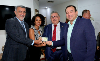 Na Aleto, Secretaria da Segurança Pública entrega carteiras de identidades funcionais a deputados estaduais