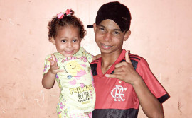 Adolescente salva vida da irmã usando técnica aprendida no Projeto Bombeiro Mirim