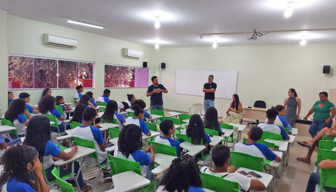 Estudantes do Colégio Doutor Pedro Ludovico Teixeira participam de