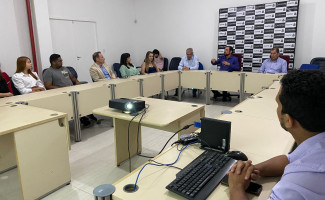 Acadêmicos de Direito Empresarial conhecem o sistema mercantil da Jucetins