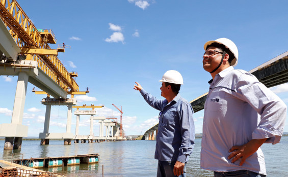 Governo do Tocantins avança na construção da Ponte de Porto Nacional com lançamento de vigas e finaliza mais de 65% da maior obra de engenharia em andamento no Estado