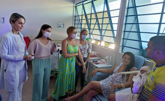 Hospital e Maternidade Dona Regina promove capacitação sobre aleitamento materno para profissionais de saúde