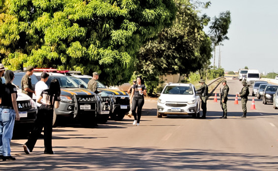 Governo do Tocantins realiza blitz educativa no perímetro urbano TO-050 para alertar motoristas sobre os riscos das queimadas