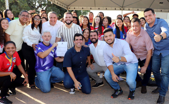 Governador em exercício, Laurez Moreira, assina ordem de serviço de R$ 1,6 milhão e autoriza início imediato na reforma do Ginásio Poliesportivo de Dianópolis