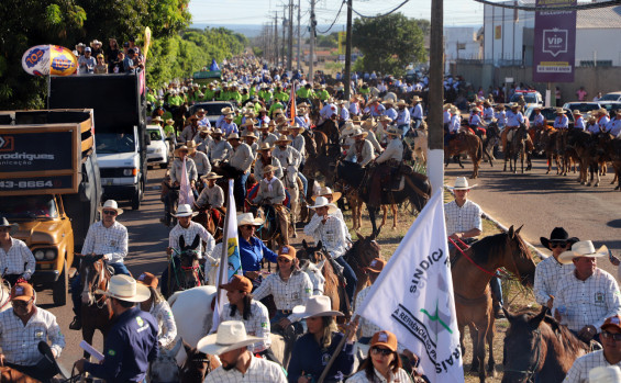 Em Paraíso, governador em exercício, Laurez Moreira, prestigia cavalgada durante ExpoBrasil 2023 e destaca a força do agronegócio para economia do Tocantins