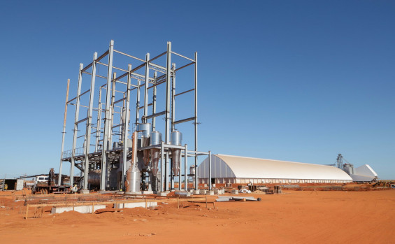 Governador em exercício, Laurez Moreira, visita instalações de empresa do agronegócio que vai gerar centenas de empregos no Tocantins