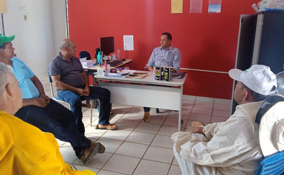 Ruraltins renova parceria com o Colégio Estadual Agropecuário de Natividade em visita técnica ao projeto instalado de apicultura