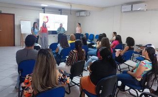 Hospital e Maternidade Dona Regina promove capacitação sobre método canguru