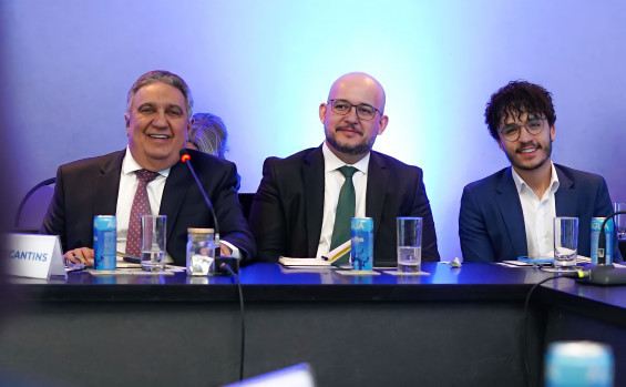 Em São Paulo, Laurez Moreira solicita prioridade na conclusão das obras do trecho da BR-242 que corta o Tocantins