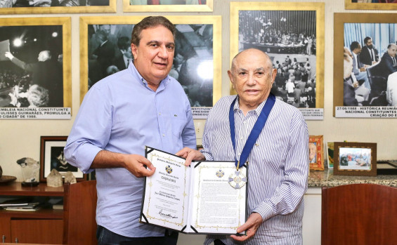 Vice-governador do Tocantins, Laurez Moreira, presta última homenagem ao ex-governador Siqueira Campos