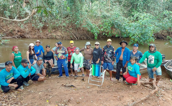 Ação conjunta de limpeza retira cerca de uma tonelada de resíduos do rio Lontra