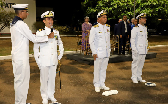Governador Wanderlei Barbosa prestigia solenidade de transmissão do cargo de Capitão da Marinha no Tocantins