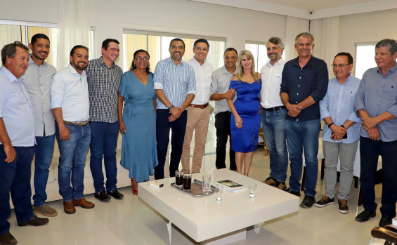 Governador Wanderlei Barbosa prestigia aniversário de Arraias e visita Feira da Agricultura Familiar