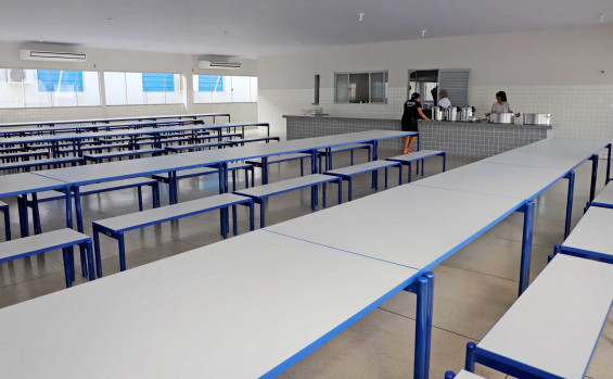 Governador Wanderlei Barbosa entrega reforma em escola de Guaraí e visita obras do Corpo de Bombeiros da cidade