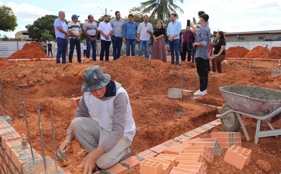 Governador Wanderlei Barbosa entrega reforma em escola de Guaraí e visita obras do Corpo de Bombeiros da cidade