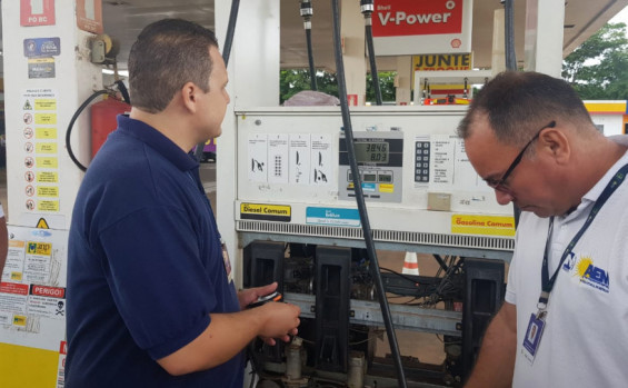 Agência de Metrologia orienta sobre o que o consumidor deve observar nas bombas de combustível ao abastecer seu veículo