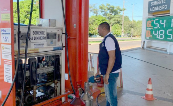 Agência de Metrologia orienta sobre o que o consumidor deve observar nas bombas de combustível ao abastecer seu veículo