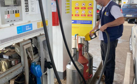 Agência de Metrologia orienta sobre o que o consumidor deve observar nas bombas de combustível ao abastecer seu veículo