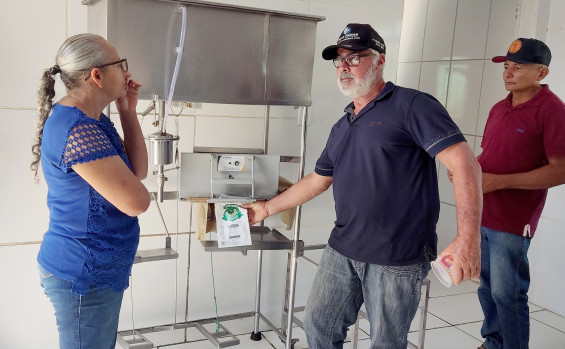 Ruraltins promove visita técnica a produtores de leite de Tocantínia para incentivar regularização na produção