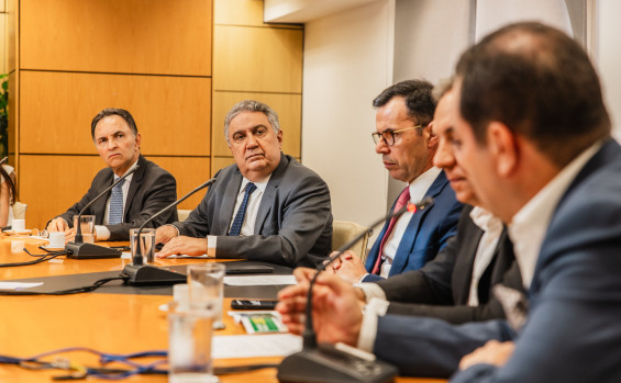Vice-governador Laurez Moreira apresenta potencial do agronegócio do estado para embaixador da Colômbia