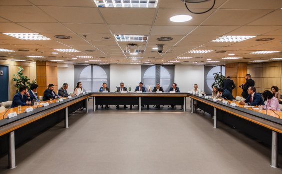 Vice-governador Laurez Moreira apresenta potencial do agronegócio do estado para embaixador da Colômbia