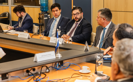 Vice-governador Laurez Moreira apresenta potencial do agronegócio do estado para embaixador da Colômbia