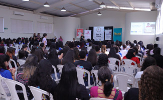 Polícia Civil leva informação sobre tipos de violência contra a mulher para alunas do ensino médio na Capital