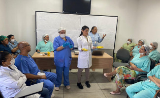 Orientações sobre cuidados com lavagem nas mãos são realizadas no HRA