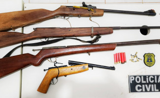 Polícia Civil apreende quatro armas de fogo e prende dois homens por posse ilegal do armamento em Taguatinga