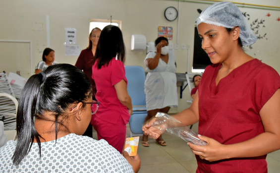 Hospital e Maternidade Dona Regina encerra “Campanha Agosto Dourado” com roda de conversa sobre amamentação