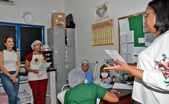 Hospital e Maternidade Dona Regina encerra “Campanha Agosto Dourado” com roda de conversa sobre amamentação