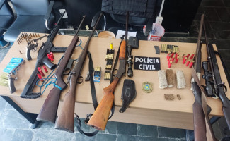 Polícia Civil do Tocantins cumpre mandados e apreende armas, munições e drogas em Arraias