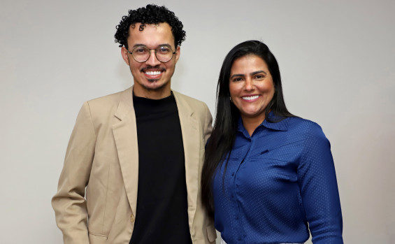 Primeira-dama Karynne Sotero recebe coleção “Ouro do Cerrado”; peças farão parte do acervo cultural do Estado