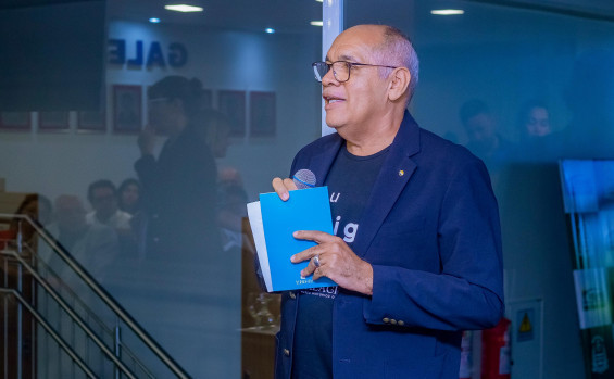 Vice-governador Laurez Moreira prestigia lançamento da revista Siqueira Campos, uma homenagem pelos 35 anos do Tocantins