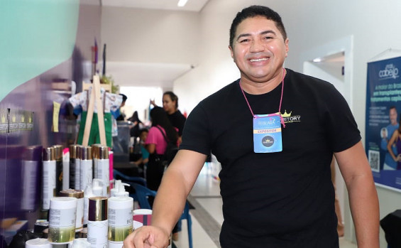  Primeira dama do Tocantins, Karynne Sotero prestigia encerramento da Feira da Beleza de Araguaina; evento destaca o avanço do empreendedorismo 