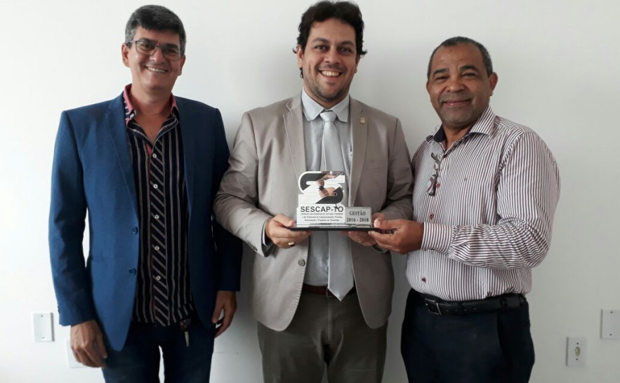 Da esquerda para a direita Ademar Andrade (vice-presidente Sescop), Colemar Câmara (presidente Jucetins) e Gildivan Marques (Sescop).jpeg