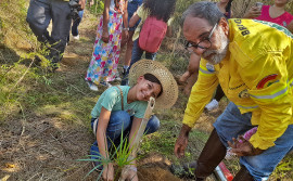 Naturatins comemora 24 anos da APA Lago de Palmas com plantio de mudas 