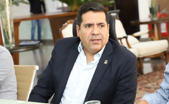 Governador Wanderlei Barbosa recebe presidente da BRK e deputados para discutir mais transparência nas tarifas de água no Tocantins